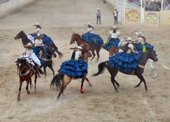 Lienzo Charro El Gran Azteca